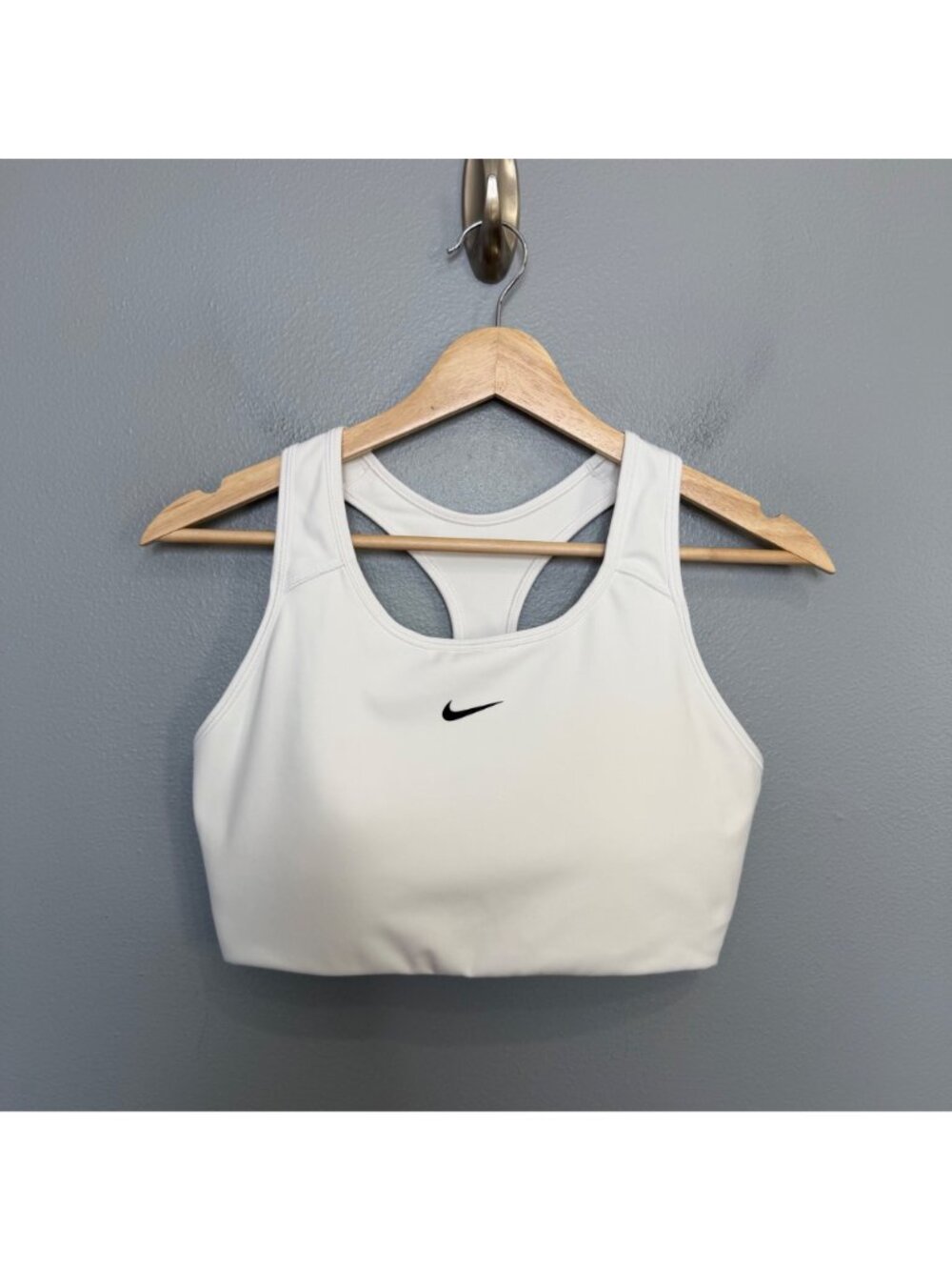 NIKE swoosh padded sports bra in white size L - Picture 2 of 5